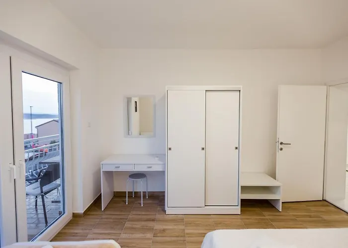 2 Bed Sleeps 6 - Free Parking Appartement Crikvenica