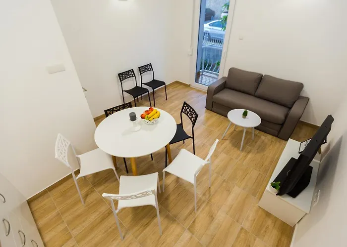 2 Bed Sleeps 6 - Free Parking Appartement