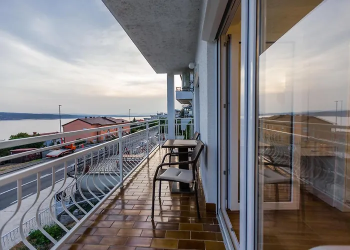 2 Bed Sleeps 6 - Free Parking דירה *